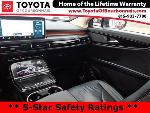 Used 2022 Lincoln Nautilus Reserve image 20