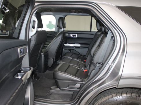 Used 2022 Ford Explorer XLT w/ Equipment Group 202A image 27