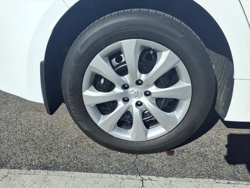 Used 2025 Toyota Corolla LE image 20