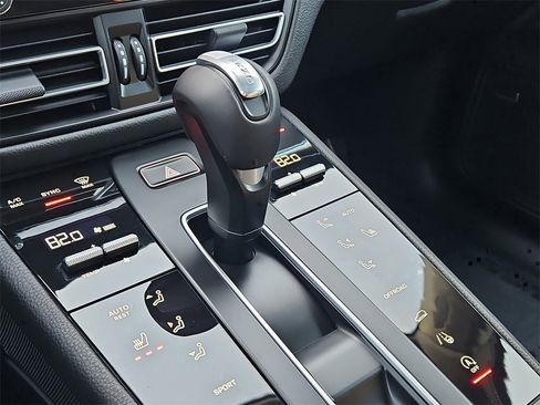 Certified 2025 Porsche Macan image 33