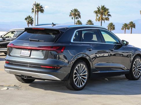 Used 2019 Audi e-tron Prestige w/ Prestige Package AWD/4WD image 7