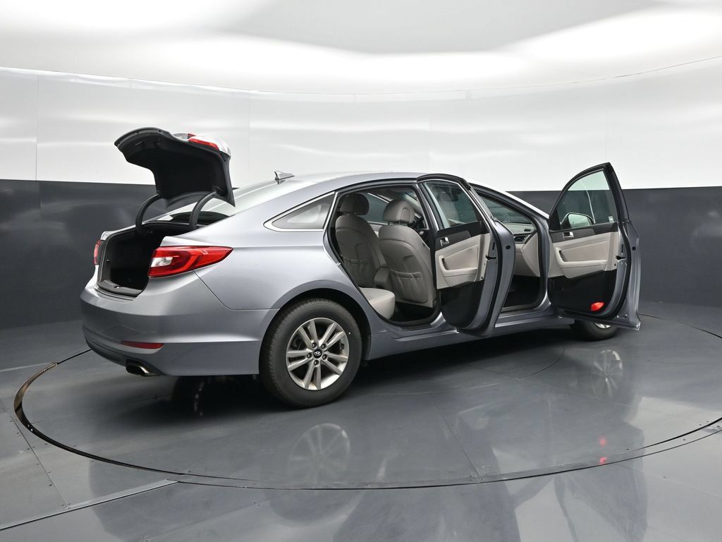 Used 2015 Hyundai Sonata SE w/ Option Group 09 FWD image 5