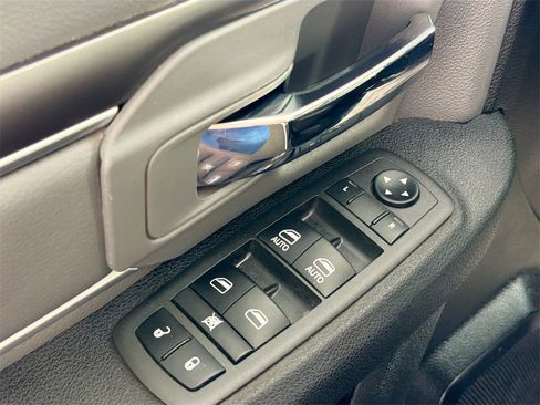 Used 2022 RAM 1500 Classic SLT w/ SLT Plus D￩cor Group image 16