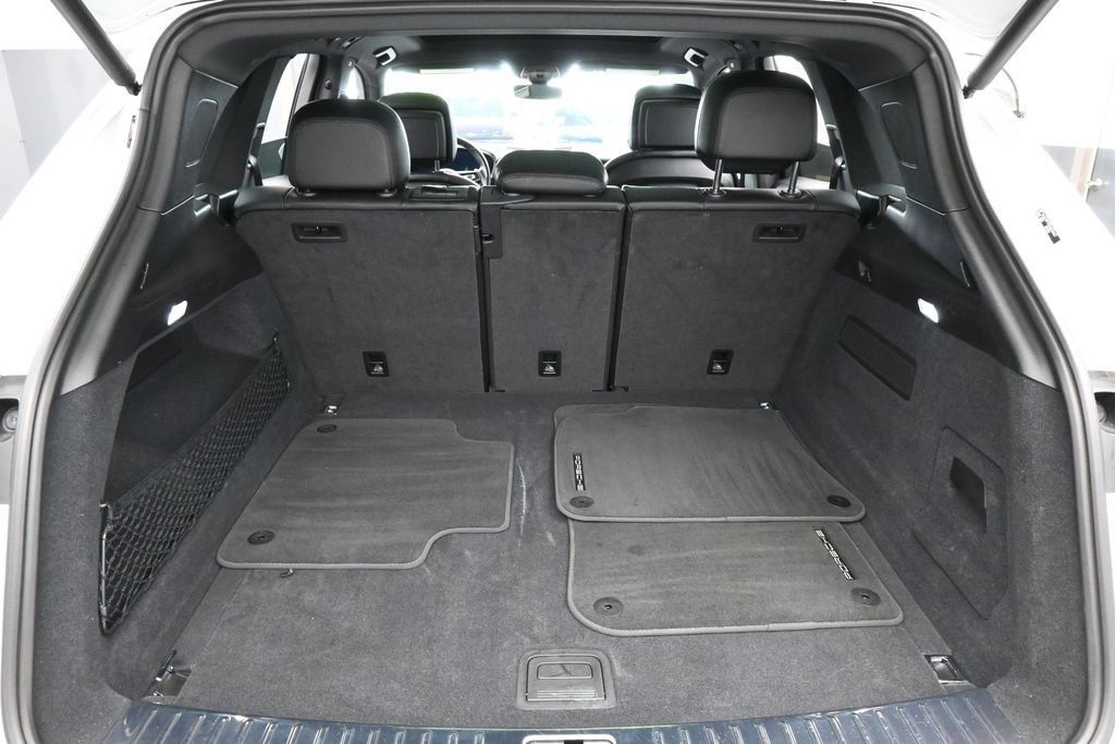 Used 2025 Porsche Cayenne AWD/4WD image 45