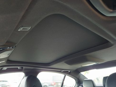 Used 2018 BMW 530e image 20