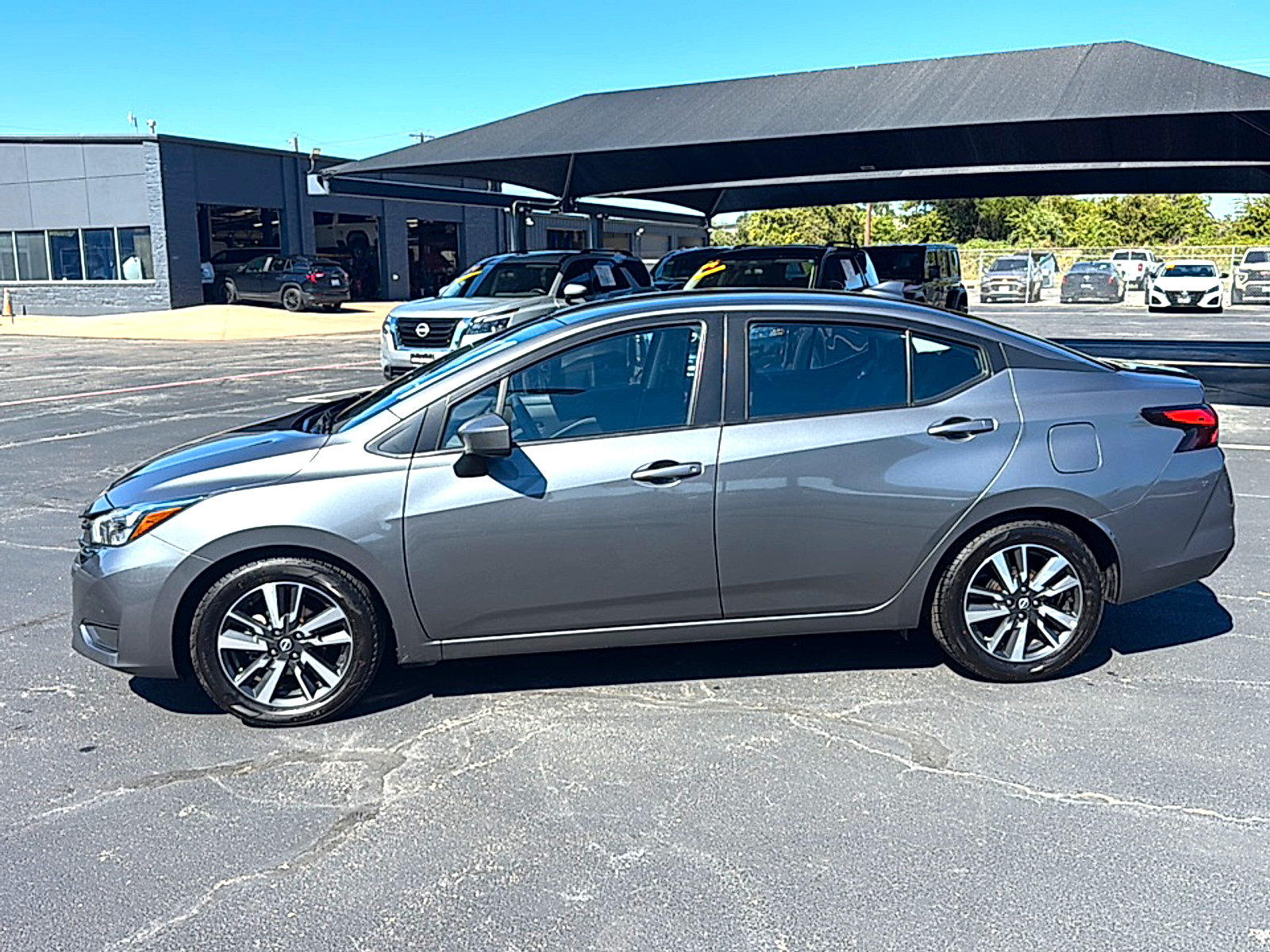 Used 2025 Nissan Versa SV FWD image 5
