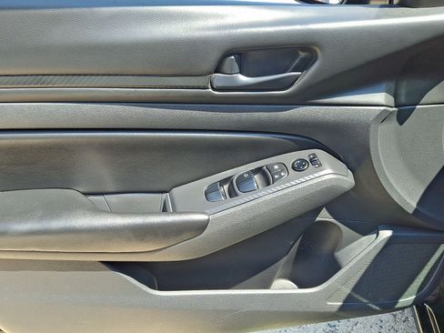Used 2023 Nissan Altima 2.5 S FWD image 12
