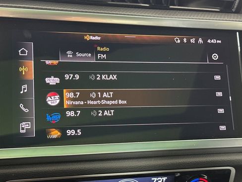 Used 2025 Audi Q3 2.0T Premium w/ Convenience Package image 17