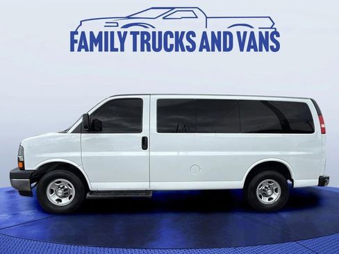 Used 2018 Chevrolet Express 3500 LT w/ LT Preferred Equipment Group RWD image 2