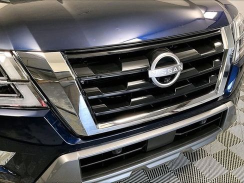 Used 2024 Nissan Armada SL w/ Captain's Chairs Package image 31