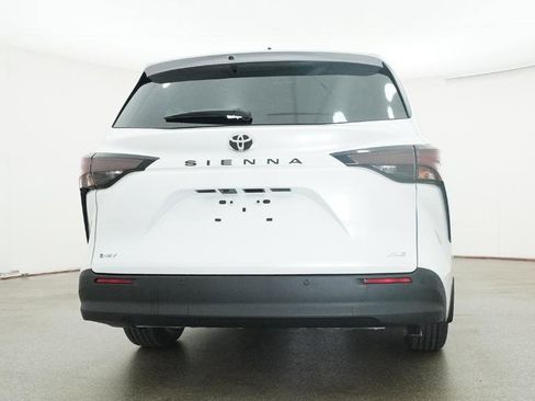 New 2026 Toyota Sienna XLE FWD image 48