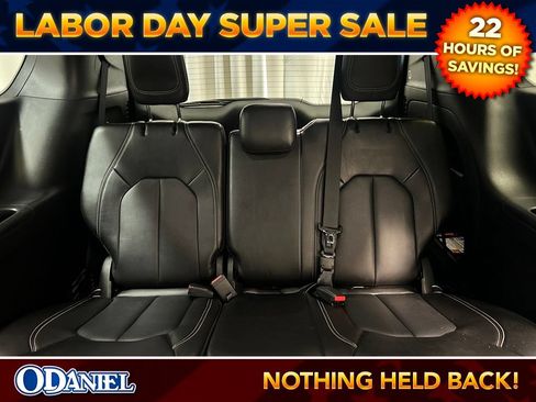 Used 2025 Chrysler Pacifica Select FWD image 30