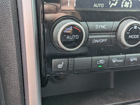 Used 2019 Subaru Ascent Premium AWD/4WD image 31