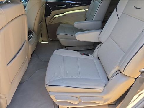 Used 2023 Cadillac Escalade Premium Luxury w/ Performance Package AWD/4WD image 16