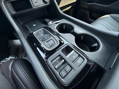 Used 2025 Honda Pilot Black Edition image 9