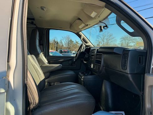 Used 2017 Chevrolet Express 2500 image 10