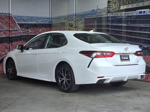 Certified 2021 Toyota Camry SE image 6