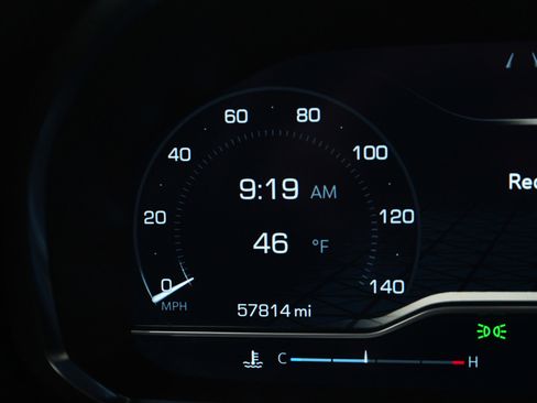 Used 2023 GMC Yukon XL SLT image 32