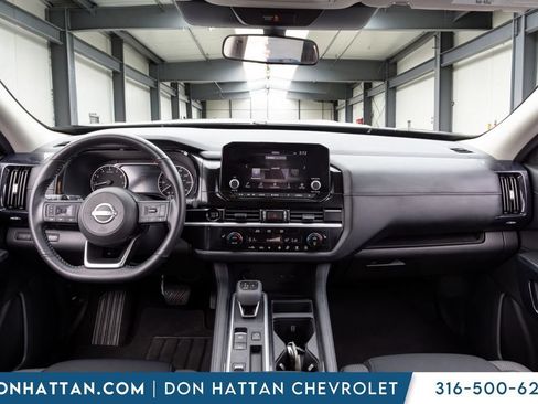 Used 2025 Nissan Pathfinder SV FWD image 5