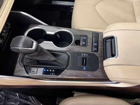 Used 2021 Toyota Highlander Limited image 33