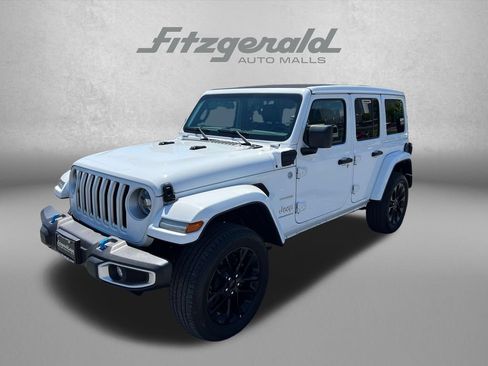 Used 2023 Jeep Wrangler Unlimited Sahara w/ Cold Weather Group AWD/4WD image 2