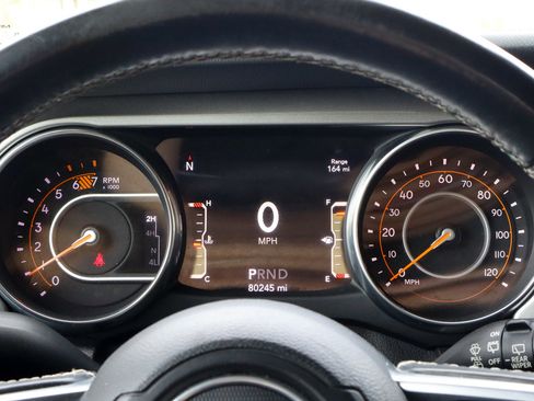 Used 2019 Jeep Wrangler Unlimited Sahara AWD/4WD image 35