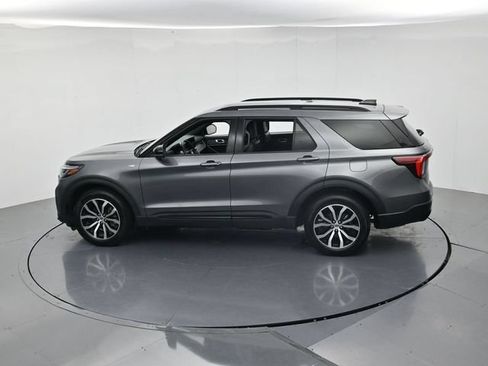 Certified 2025 Ford Explorer ST-Line AWD/4WD image 46