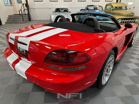 Used 2004 Dodge Viper SRT-10 image 14