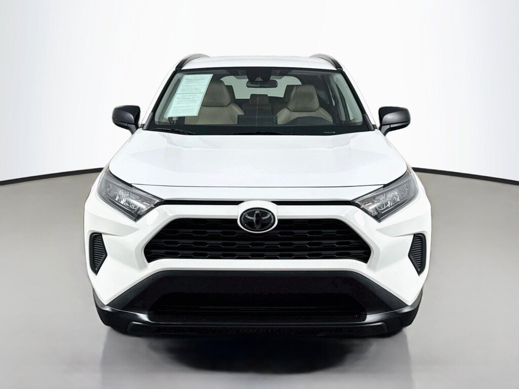 Used 2021 Toyota RAV4 LE FWD image 8