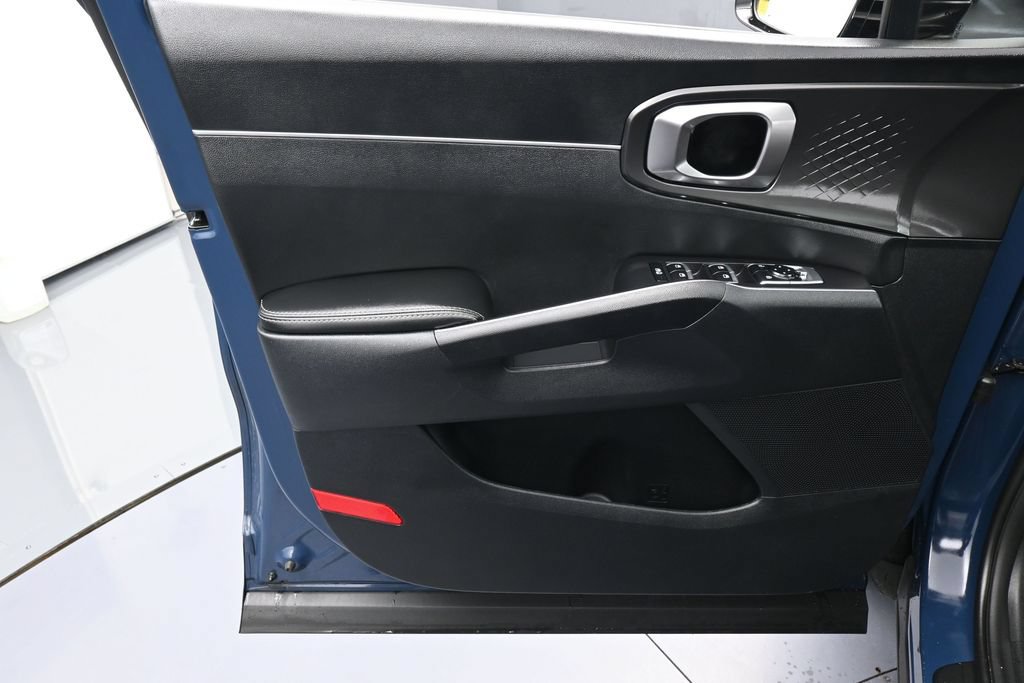 Used 2025 Kia Sorento S w/ Panoramic Sunroof Package FWD image 13