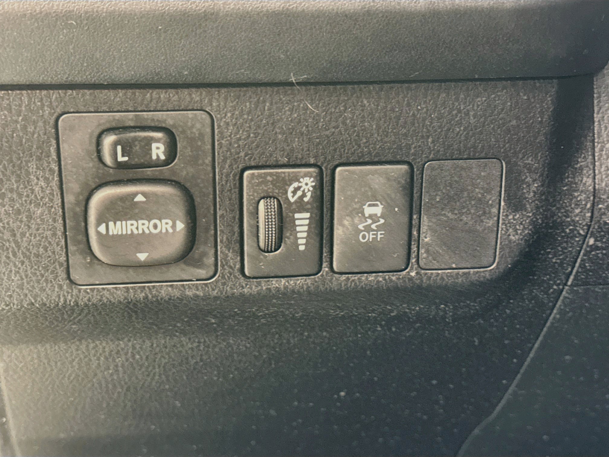 Used 2015 Toyota RAV4 LE AWD/4WD image 10