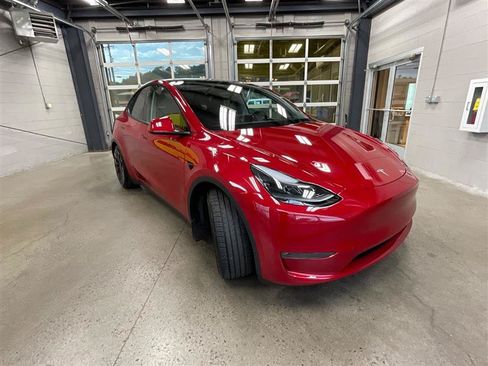 Used 2023 Tesla Model Y Performance AWD/4WD image 7