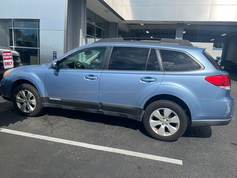 Used 2010 Subaru Outback 2.5i Premium AWD/4WD image 5
