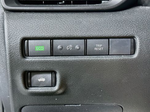 Used 2024 Nissan Sentra S FWD image 17