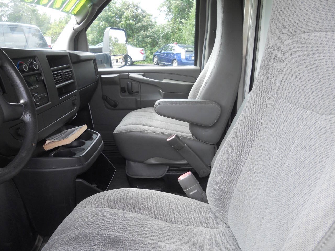 Used 2013 Chevrolet Express 3500 Extended RWD image 34
