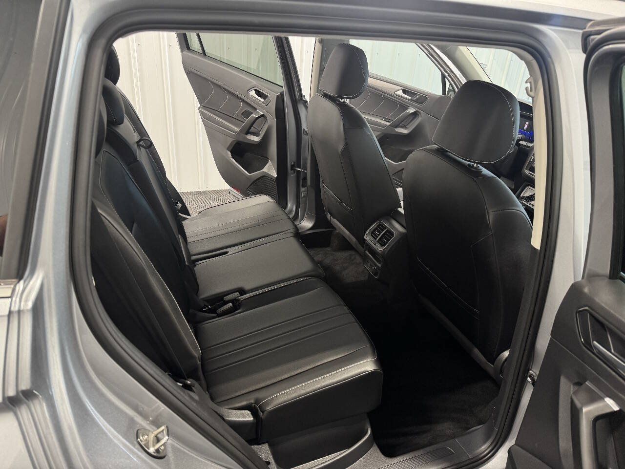 Used 2023 Volkswagen Tiguan SE AWD/4WD image 22