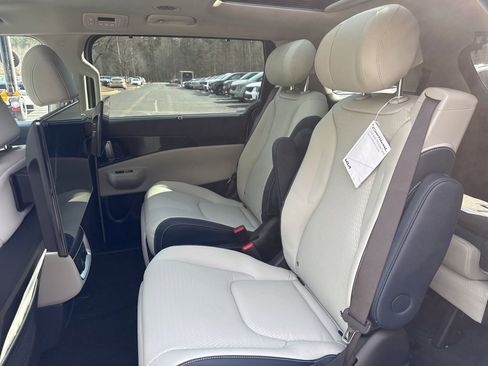 New 2026 Kia Carnival SX Prestige image 11