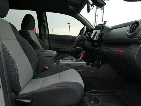 Used 2023 Toyota Tacoma TRD Sport image 13