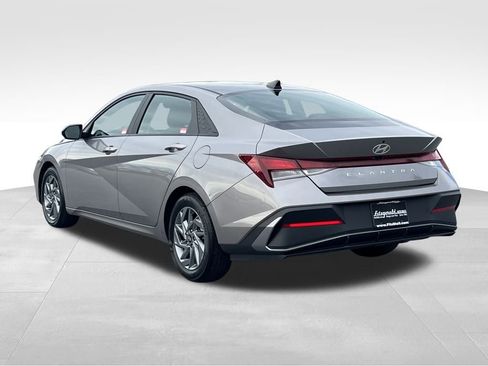 Used 2024 Hyundai Elantra SEL image 8