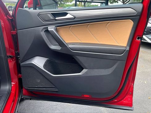 Used 2023 Volkswagen Tiguan SE w/ Panoramic Sunroof Package image 23