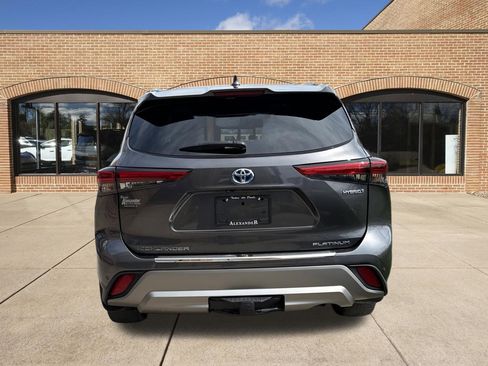 Used 2023 Toyota Highlander Platinum image 4