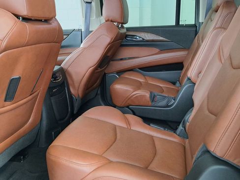 Used 2016 Cadillac Escalade ESV Luxury image 26