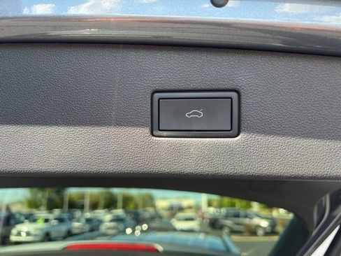 Used 2022 Volkswagen Tiguan SE image 36