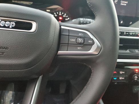 Used 2026 Jeep Compass Latitude image 28