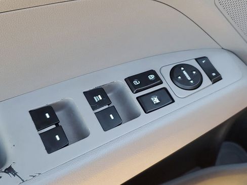 Used 2017 Hyundai Elantra SE image 22