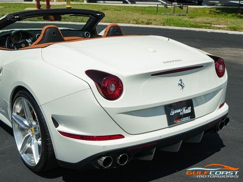 Used 2017 Ferrari California T RWD image 57