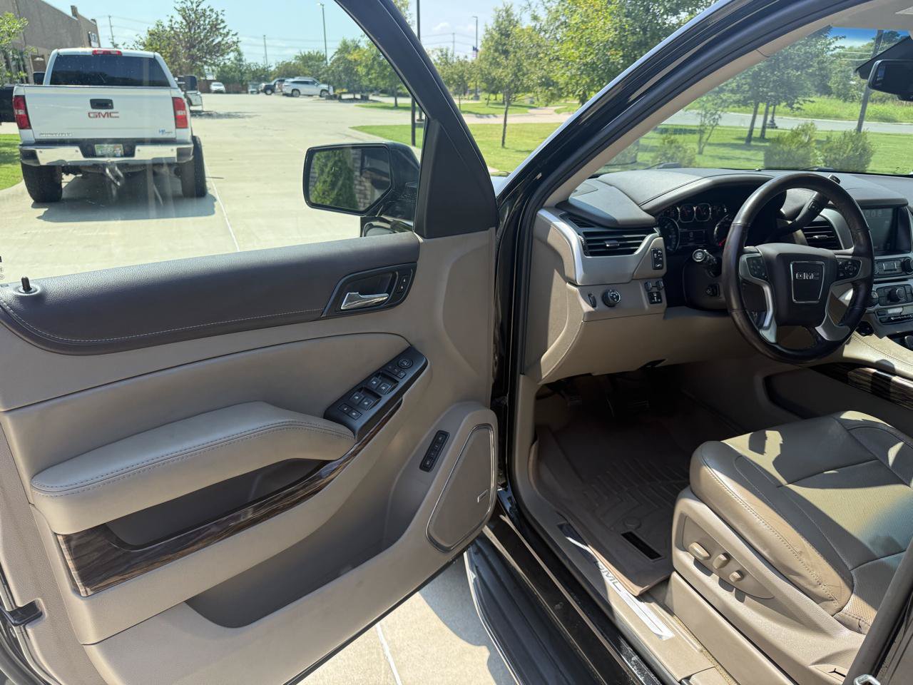 Used 2018 GMC Yukon SLT w/ Premium Edition RWD image 8