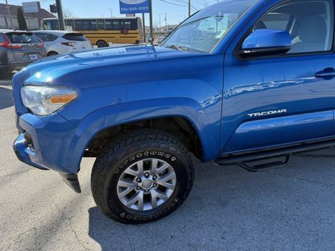 Used 2018 Toyota Tacoma SR5 image 11