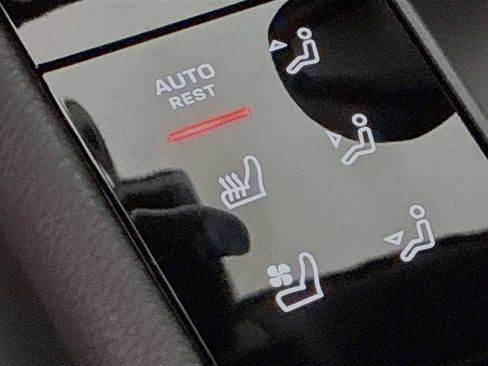 New 2026 Porsche Macan Turbo image 16