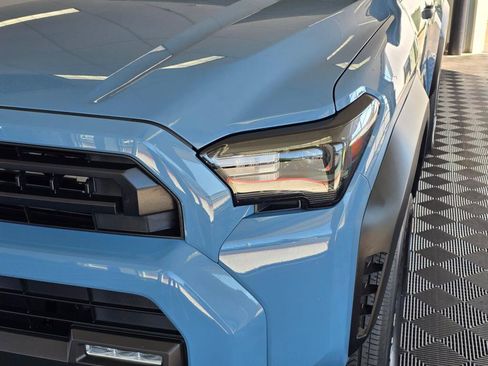 Used 2025 Toyota 4Runner SR5 AWD/4WD image 9